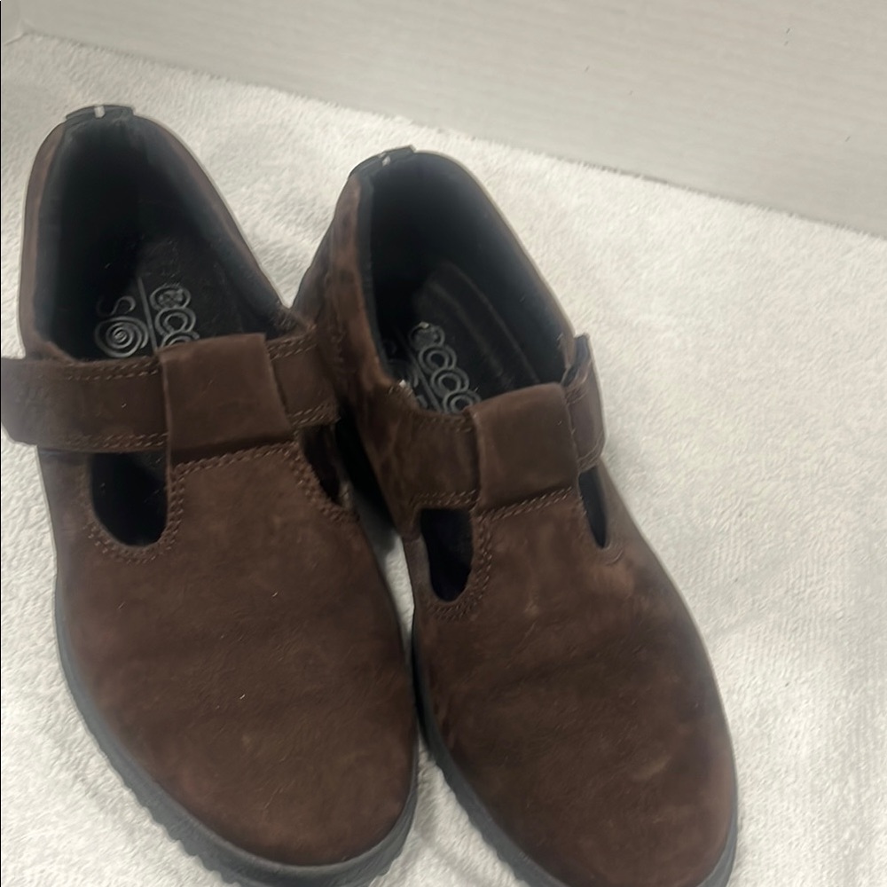 Ecco Brown Moccasins Suede Comfort Design